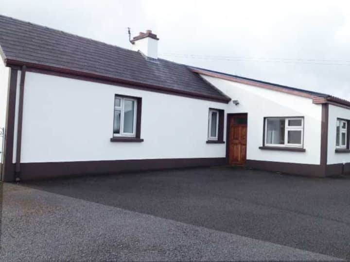 Cosy cottage in the Yeats Country