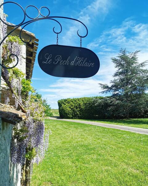 Residence of character, park 17 hectares, pool.