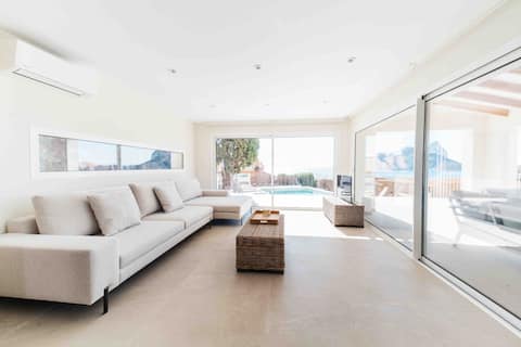 Airbnb con mejor rendimiento: Villa Mar -Ocean views- Walking to the beach en Benissa