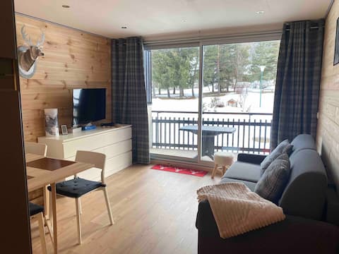 Annonce Airbnb populaire: Ski-in/ski-out | South-facing terrace | Parking | Downtown à La Salle Les Alpes