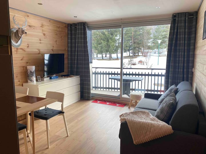 Living room with double sofa in 140 