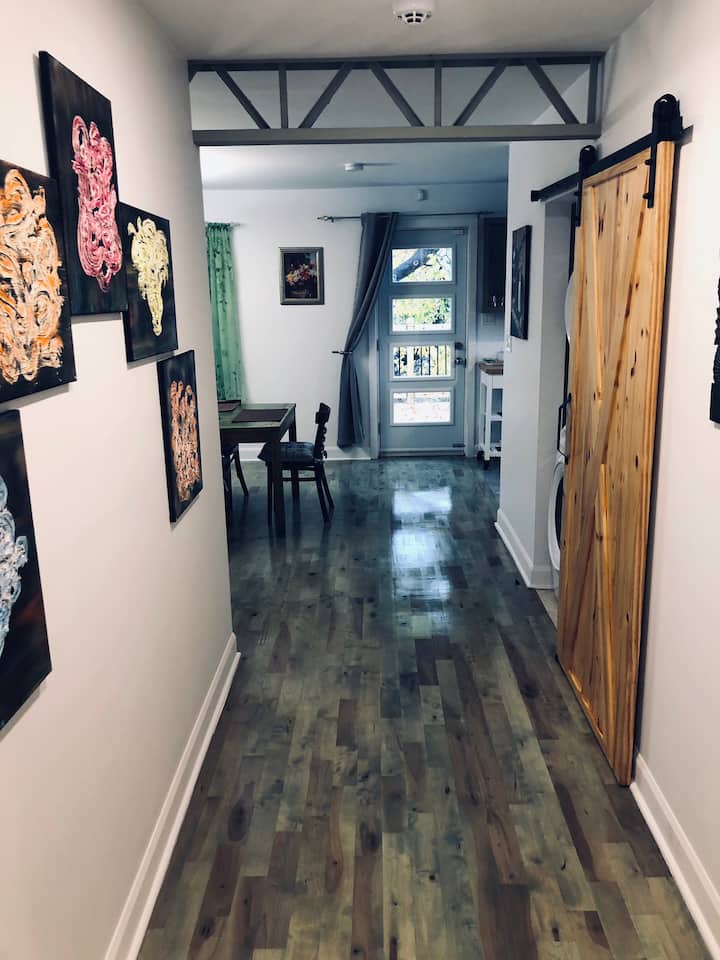Fully Renovated Apartment (32 Days Min.) -