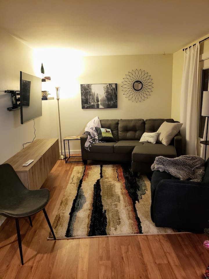 Clean Home, Large Private Yard And Ample Parking - Castlegar