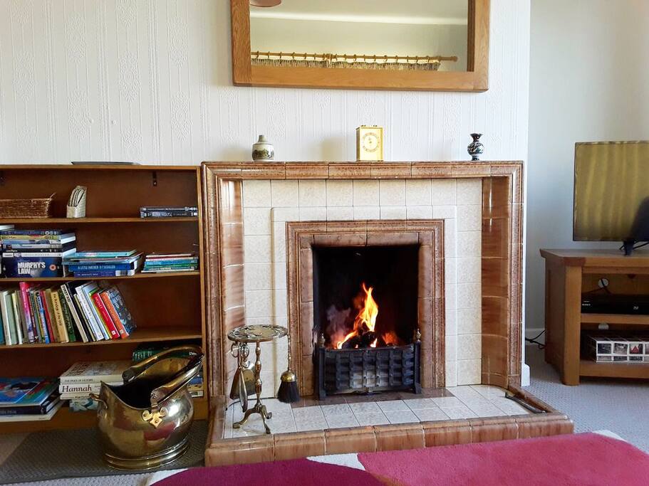 Open fire with coal or 'turf'