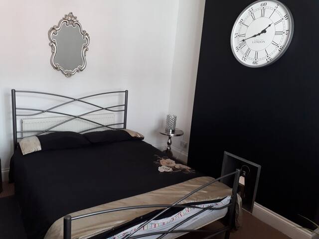 A friendly, family home + Breakfast (Kids Welcome)