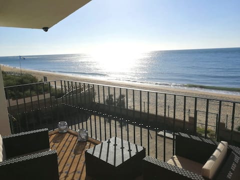 Spectacular chalet right on the beach