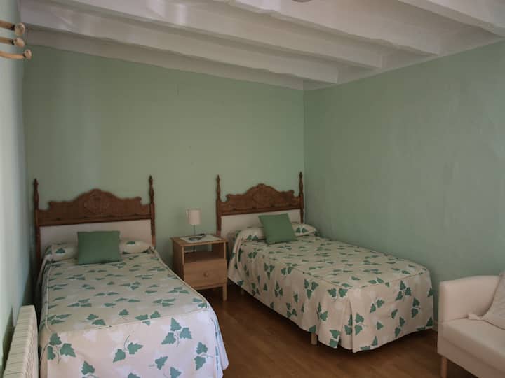 غرفة نوم خضراء. غرفة نوم خضراء