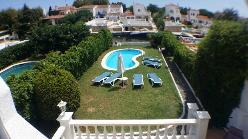 008 Chalet with moorage and pool gallery image 5