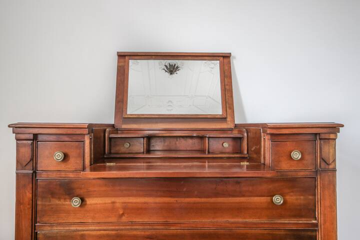 Charming Apartment City Center gallery image 5