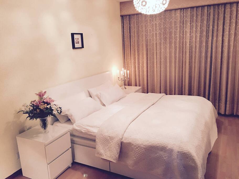 Master bedroom with access to north-west balcony.