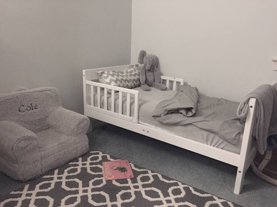 Toddler bed