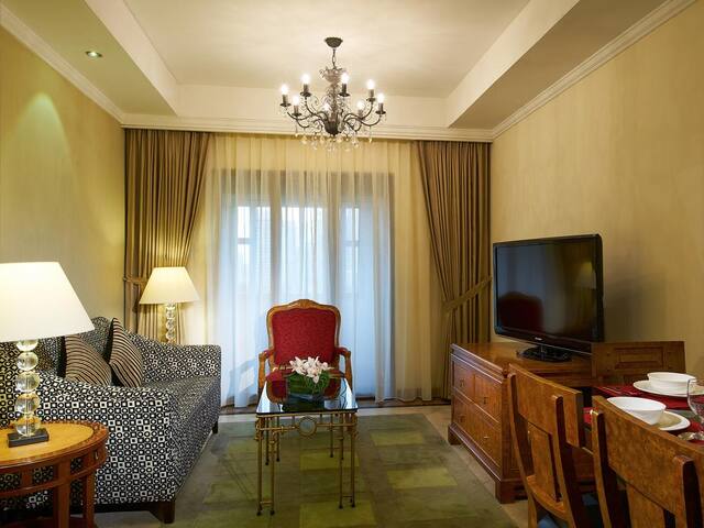 LOCATED @ HEART OF ORCHARD, LAVISH 2BR gallery image 4