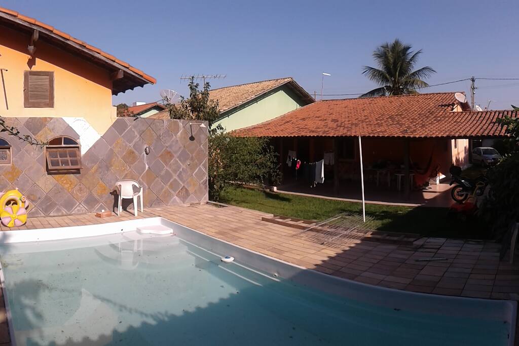 Fundos da casa com a Piscina e quintal