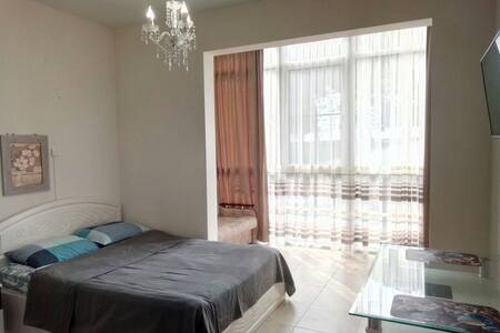 Современная квартира-студия в центе Сочи.