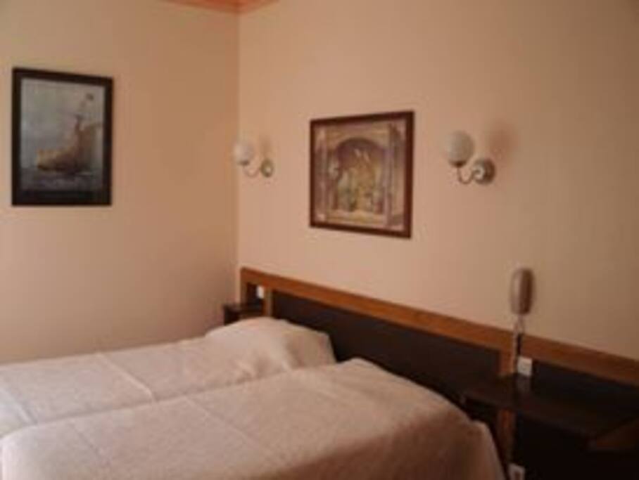 Une chambre double (lits simple)