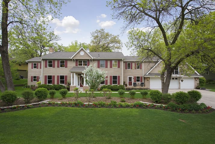 Luxury 5500 Sq ft Executive Home