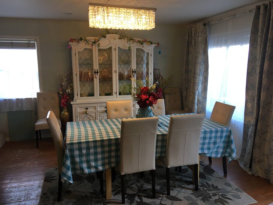 Comfortable Dining room