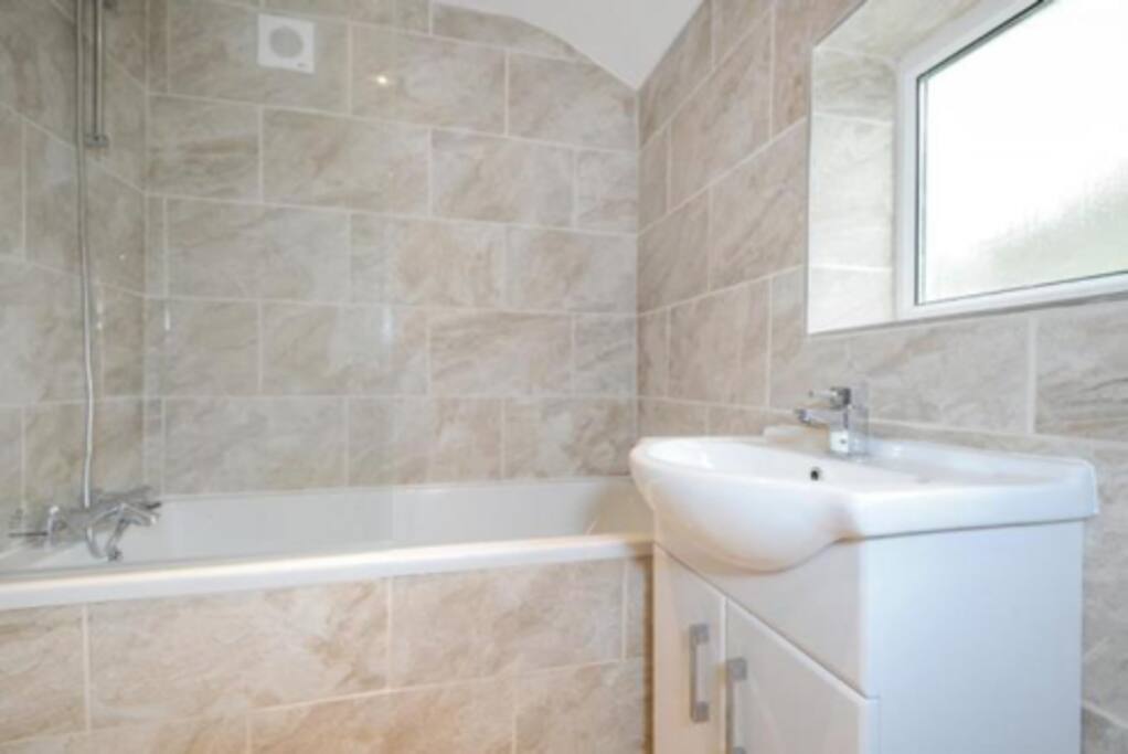 Main Ground Floor Bathroom