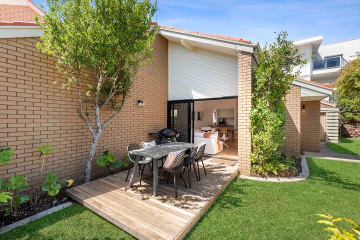 Beachy- Walk to patrolled beach, shops, families