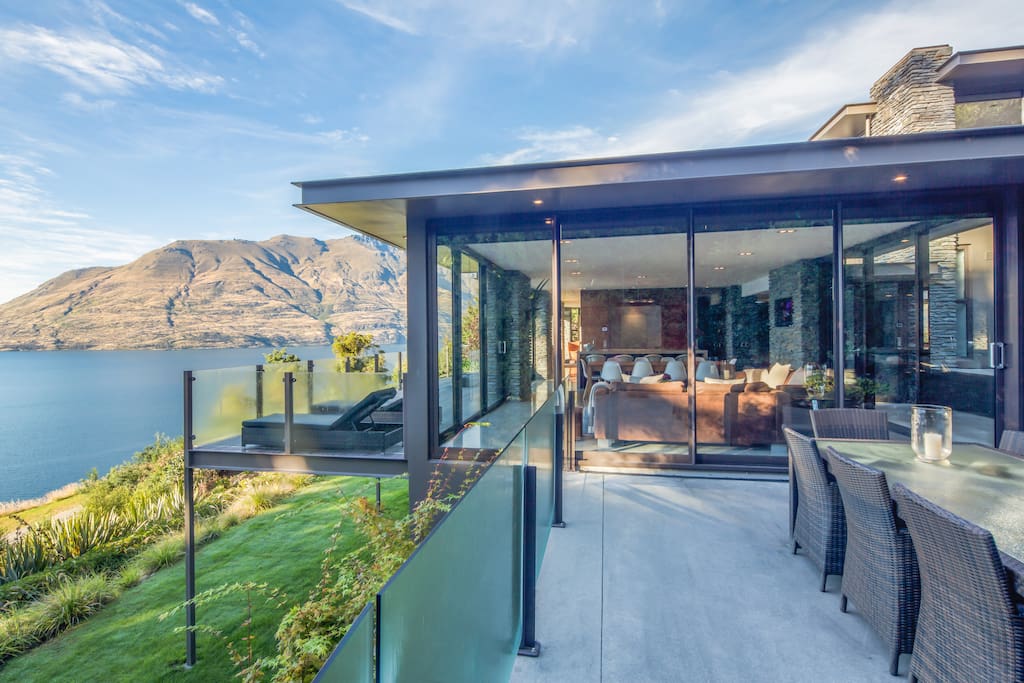 Beautiful views of Lake Wakitipu