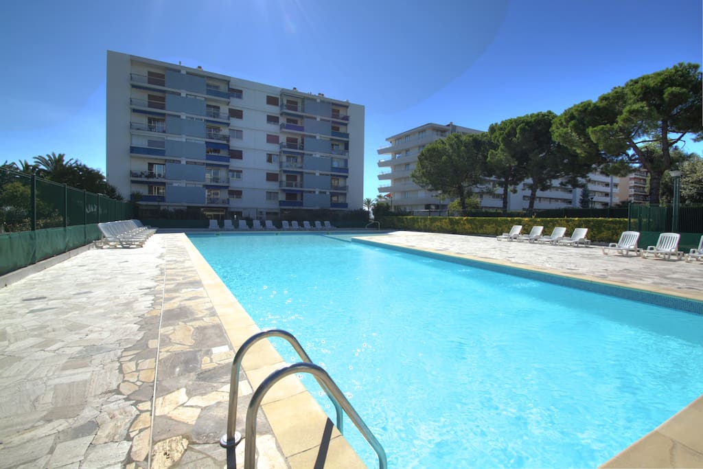 Piscine dans la résidence