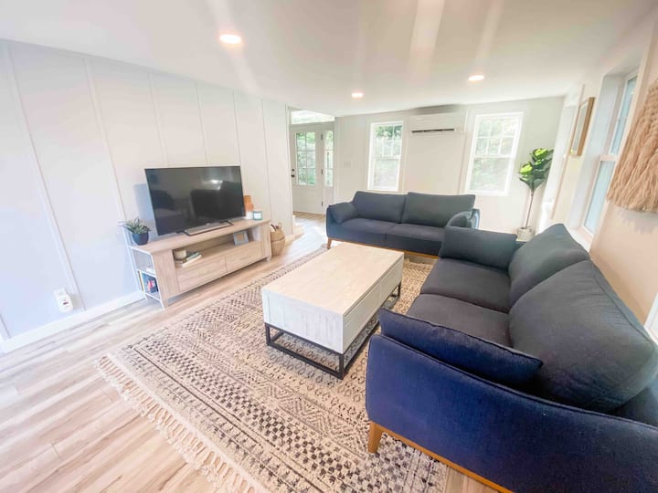 Modern Quiet Lakeside Retreat - Greenfield State Park, Greenfield