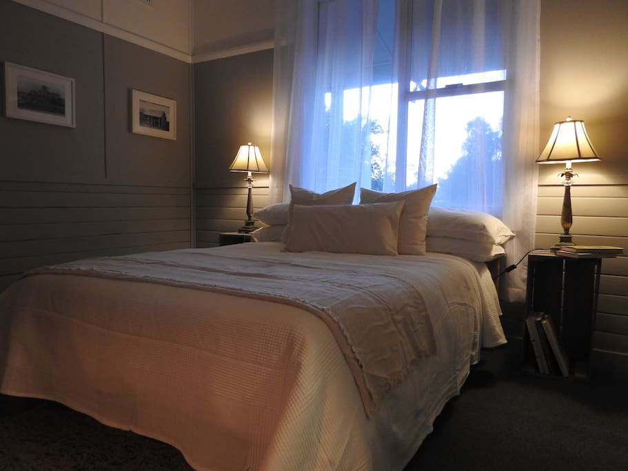 Nutmeg Room- Queen Bed with Ornamental & Original Fireplace. Fitted with Wi-Fi Enabled Work-space