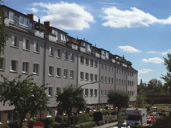 Domblick Gemutliches Stylisches Studio In Nippes Flats For Rent In Koln Nordrhein Westfalen Germany
