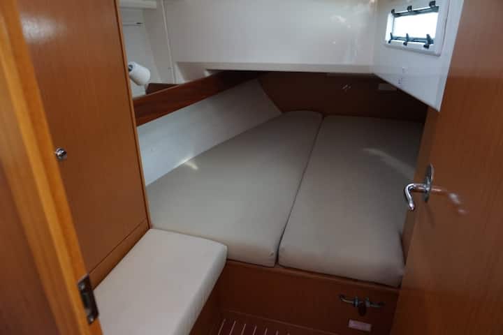 宽敞的双层摊位 