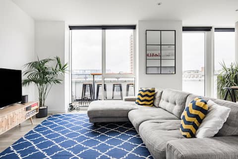 Popular Airbnb listing: Stylish Two Bedroom Two Bathroom Penthouse with a Terrace in Greater London