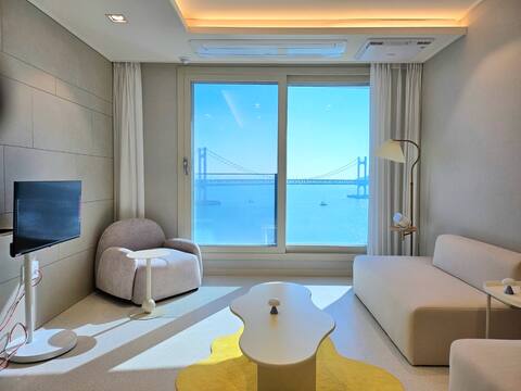 Fresh # Beautiful accommodation with a full ocean view facing the front of Gwangan Bridge # Free parking