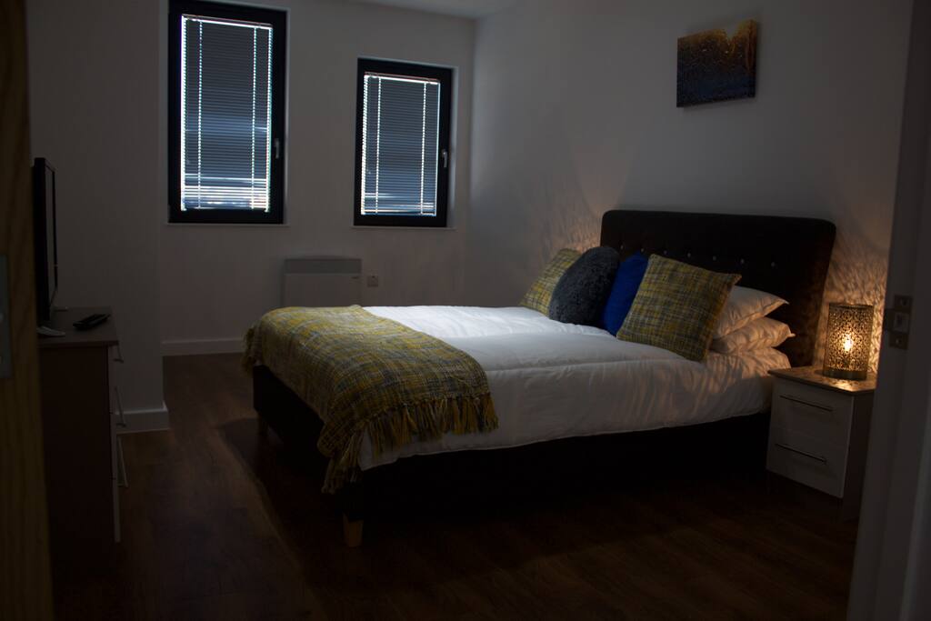 1st bedroom with street view + 1 study room