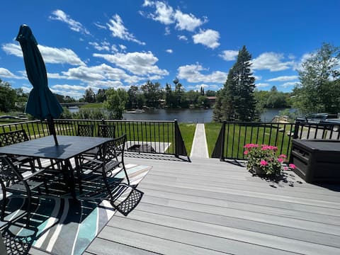 Lakefront, near downtown and trails! Dog-approved