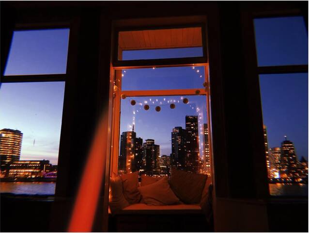 Authentic, comfy appt with a stunning river-view