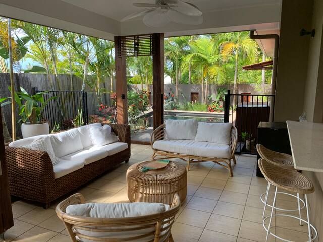 Tropical, Resort style, 4 bed, Family Oasis gallery image 2