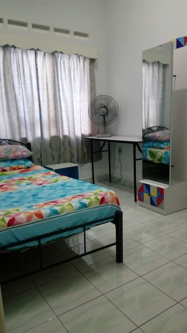3rd room single bed with fan