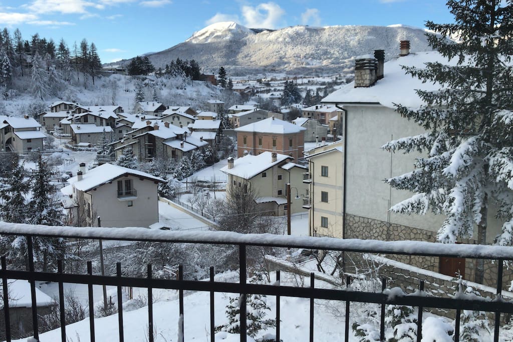 Ampio balcone con Doppia Esposizione soleggiata e panoramica