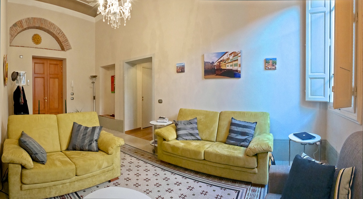 Proprietà Airbnb di successo: Lucca Paradiso-Large, Charming 2 BR/2 BA Apartment a Lucca