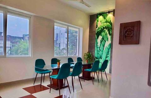 Stylish 4BHK Villa Flr I Garden I City Centre