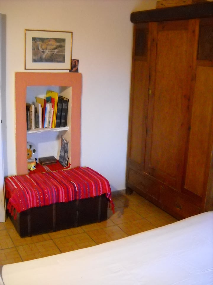 غرفة النوم الأولى