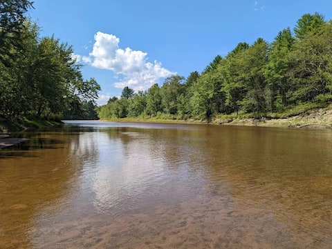 Dog Friendly Waterfront Cabin near White Mountains