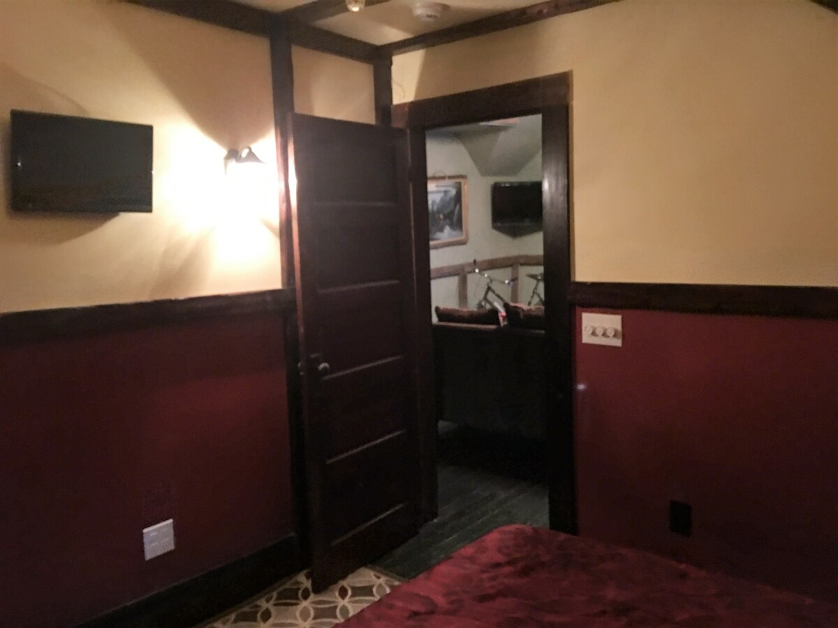 Carriage House 2nd fl bedroom off 3