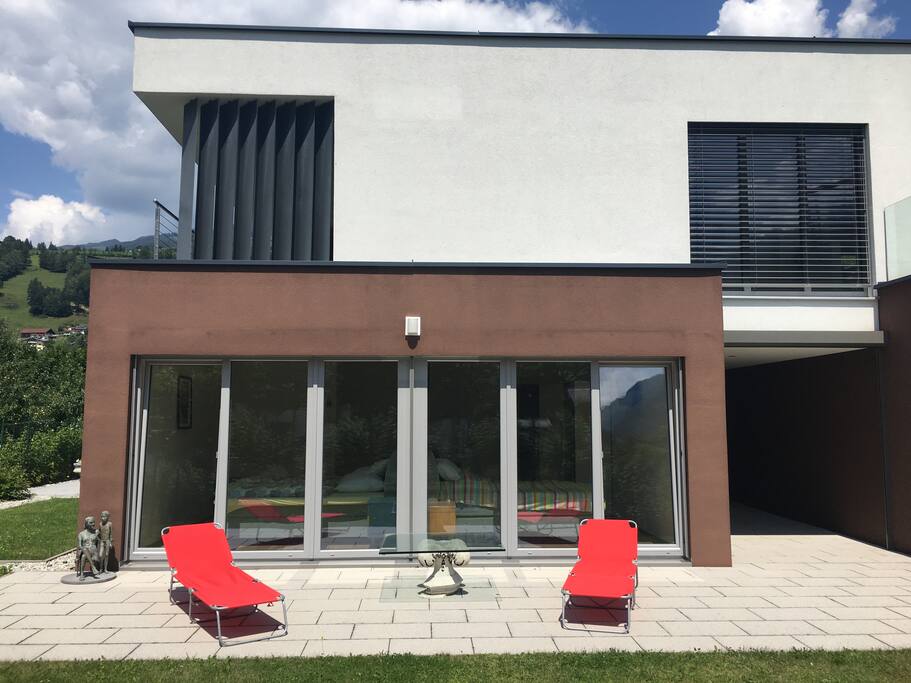 2 modern sleeping rooms with garden
2 moderen Schlafzimmer mit Garten