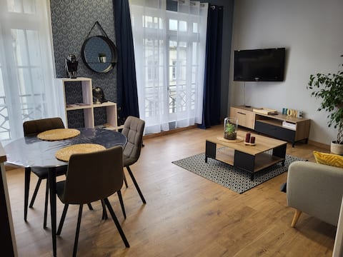 Propriété Airbnb réussie: Beautiful apartment, new, air-conditioned, city center à Saumur