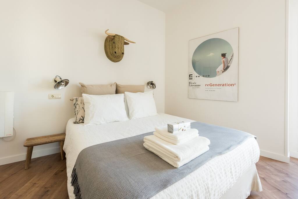 The bed is 150x200 cm