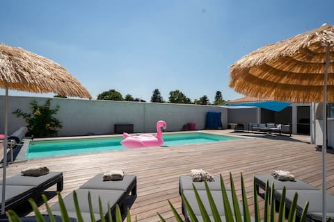 House with HEATED POOL – near the sea