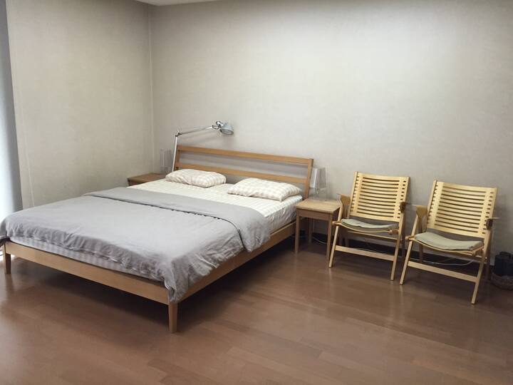 غرفة النوم الرئيسية 