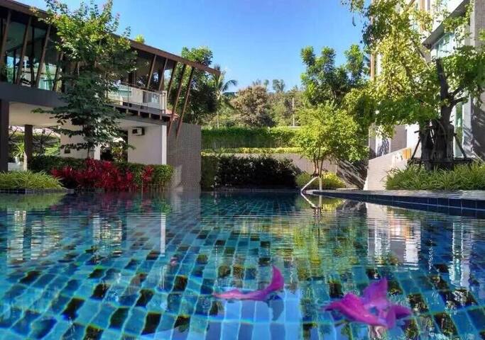 Love in house 9 & 步行2分钟至Maya商场 .3分钟到宁曼路 中文房东！