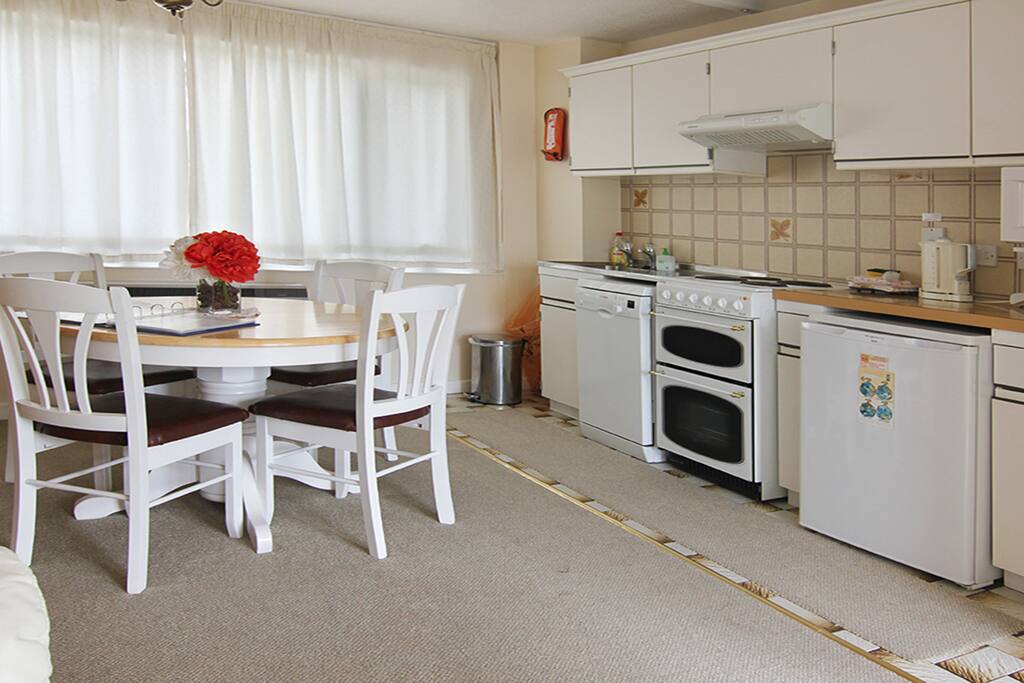 Kitchen & Dinning Area
