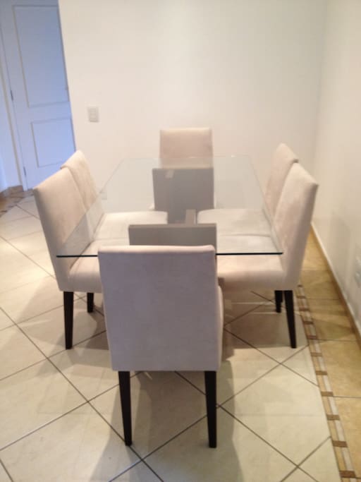 Sala de estar - Mesa (Living Room - Dining Table)